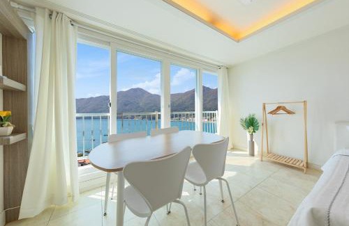 Geoje House | Melodia Pension: Oceanfront Retreat with Hot Tub & Breakfast