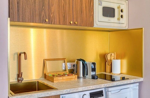 Faubourg de l'Arche Apartment | Discover Melody Suite in Paris with Pool and Breakfast