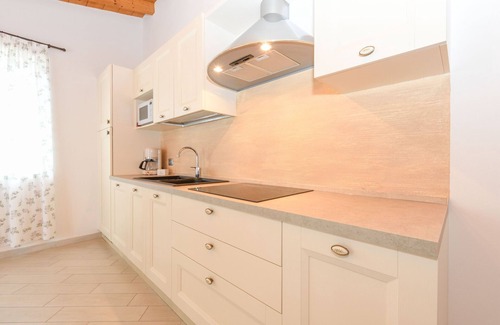 Tignale Apartment | Melograno: Breathtaking Lake View, Rated 10/10 by Guests