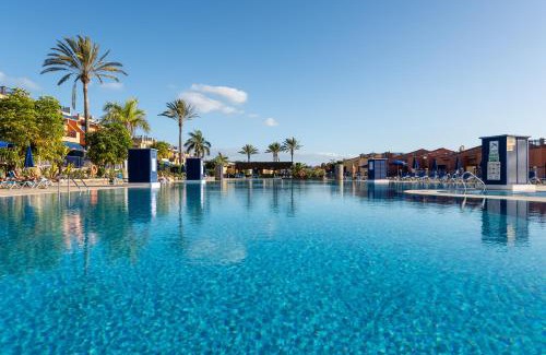 Costa Meloneras House | Oceanfront Meloneras Escape: 4-Star Stay with Pool & Views