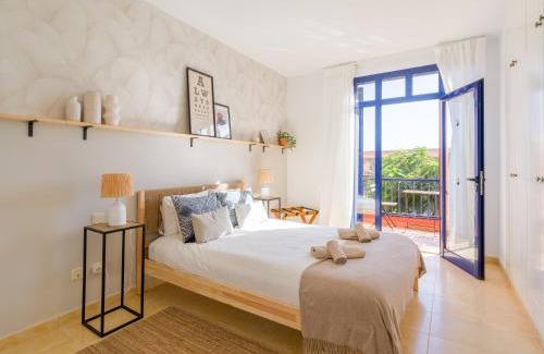 Costa Meloneras House | Oceanfront Meloneras Escape: 4-Star Stay with Pool & Views