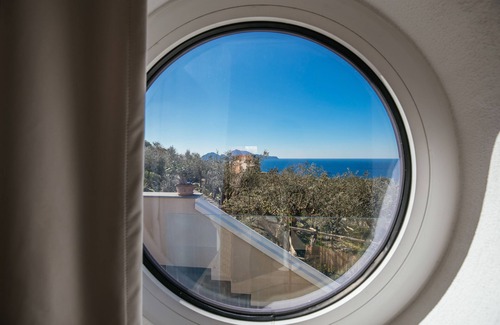 Marina di Puolo Apartment | MelRose Relais: Oceanfront Paradise with Pool & Spa