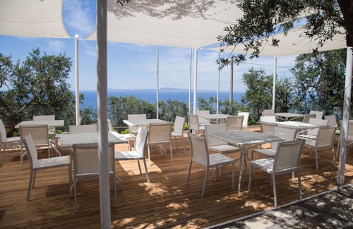 Marina di Puolo Apartment | MelRose Relais: Oceanfront Paradise with Pool & Spa
