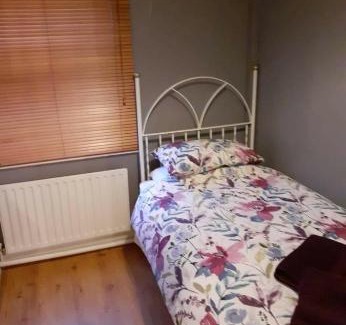 Letterkenny House | Modern Comfort at Mels Accommodation with Kitchen Amenities