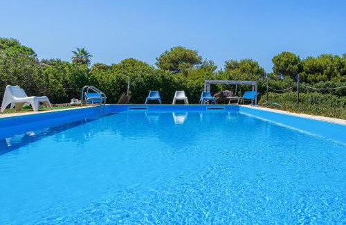 Syracuse Villa | Discover Melus Maris: Family-Friendly Retreat with Pool