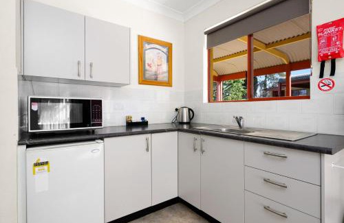 Calare Apartment | Discover Melview Greens: Family-Friendly Studio Apartment
