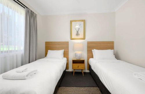 Calare Apartment | Family-Friendly Melview Greens - Two-Bedroom Retreat