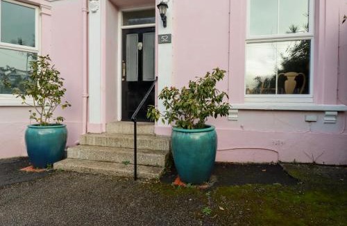 Maenporth House | Discover Melvill House: A Pet-Friendly 4-Star Retreat