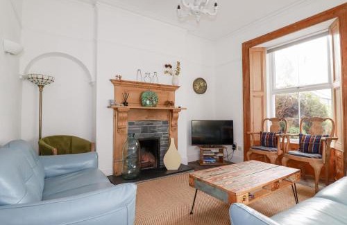 Maenporth House | Discover Melvill House: A Pet-Friendly 4-Star Retreat