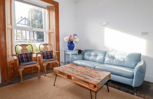 Maenporth House | Discover Melvill House: A Pet-Friendly 4-Star Retreat