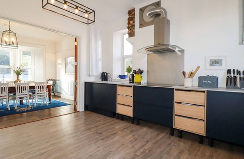 Maenporth House | Melvill House: Pet-Friendly Cottage with Ocean Views in Falmouth