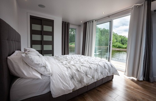 Mauricie House | Discover Melville Island Park 2: Cozy Floating House Experience