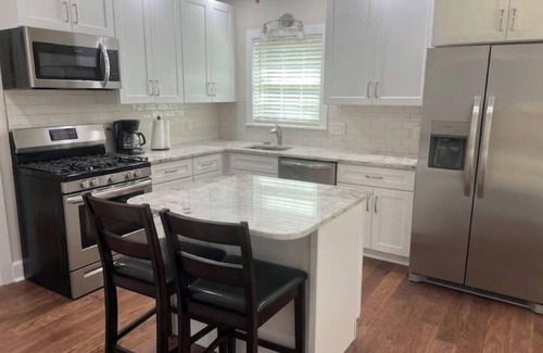 Jacksonville House | Melvin's Place: Newly Renovated 2-Bedroom Oasis Awaits