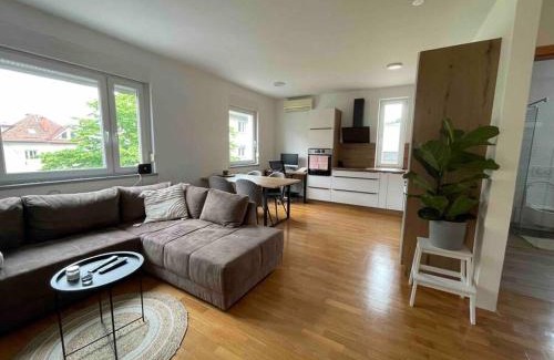 Siska District Apartment | Guest Rated: Mely Rose - Ideal for Family Getaways