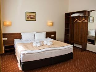 Old Town Hotel | Explore Memel Hotel: Pet-Friendly with High Guest Ratings