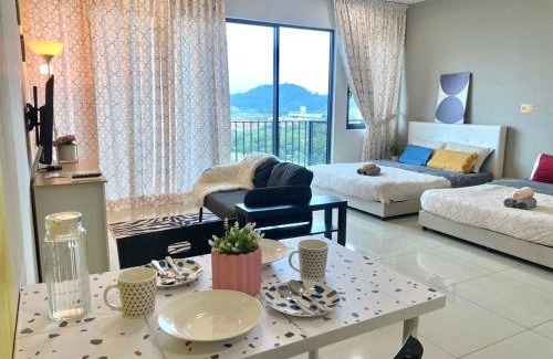Shah Alam Apartment | Family-Friendly MemoreSuite with Pool & Hot Tub in Shah Alam