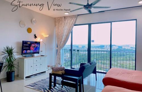 Shah Alam Apartment | Family-Friendly MemoreSuite with Pool & Hot Tub in Shah Alam