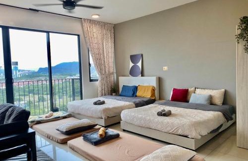 Shah Alam Apartment | Family-Friendly MemoreSuite with Pool & Hot Tub in Shah Alam