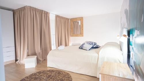 Alezio House | Memoriae Casa Vacanza: Family-Friendly Retreat with Breakfast
