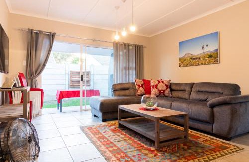 Oudtshoorn Apartment | Exceptional Memories Self-Catering at 5 on Smith
