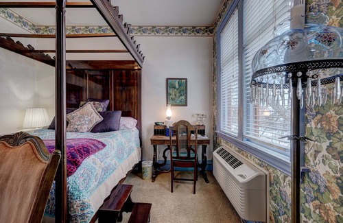 Midtown Bed & Breakfast | Inviting Memory Cove Skylight with Family-Friendly Amenities