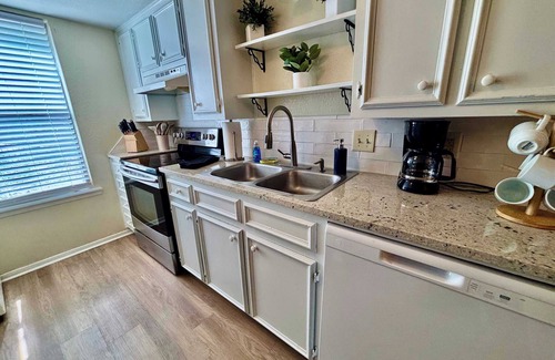 Raintree House | Memphis 8 - 2BR/1.5BA - South Lubbock