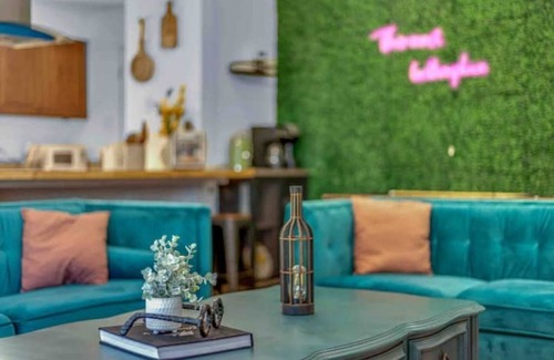 Westbury House | Family-Friendly Memphis Space City Oasis with Pool & Breakfast