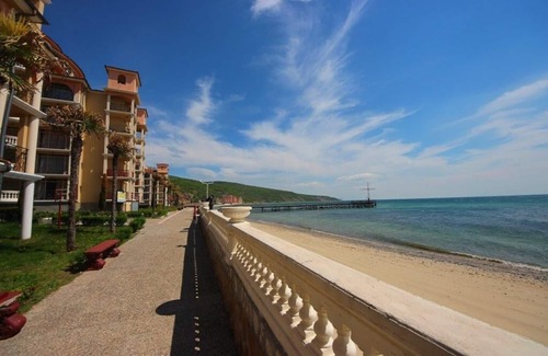 Elenite Apartment | MENADA * ANDALUSIA * Oceanfront Apartment with Pool Access