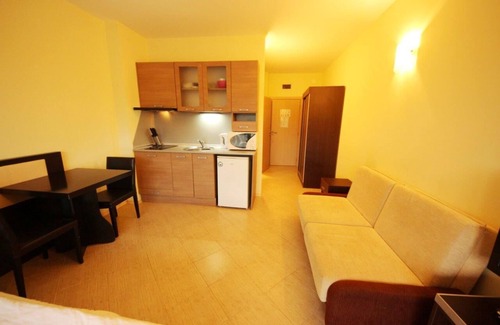 Tsarevo Apartment | Beachside Getaway: MENADA * REGINA Mare * Studio Escape