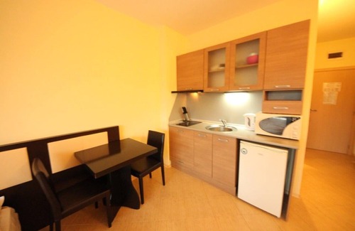 Tsarevo Apartment | Beachside Getaway: MENADA * REGINA Mare * Studio Escape