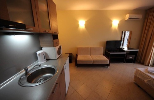 Tsarevo Apartment | Beachside Getaway: MENADA * REGINA Mare * Studio Escape