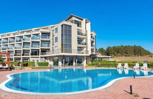 Sozopol Apartment | Family Studio at MENADA South Pearl with Ocean View & Pool