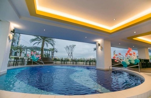 Kampung Kuchai Apartment | Discover Menara Majestic Ipoh: Garden Oasis with Pool