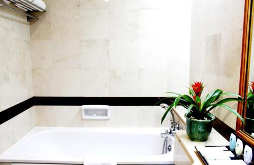 Palmerah Hotel | Discover Menara Peninsula Hotel: 4-Star Stay with Spa & Pool