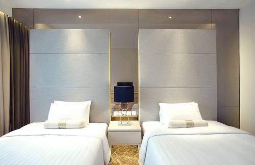 Palmerah Hotel | Discover Menara Peninsula Hotel Jakarta: Family-Friendly Retreat