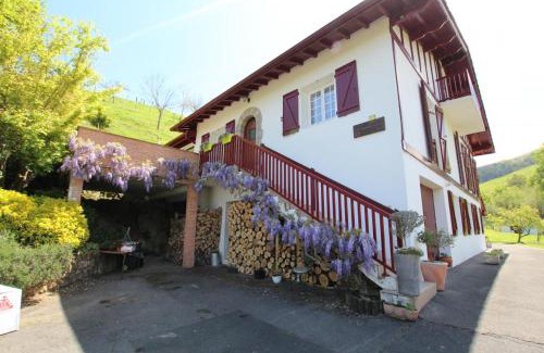 Uhart-Cize House | Family-Friendly Retreat at Mendi Beheria Bi