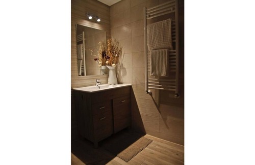 Amurrio House | Explore Comfort at Mendiko Baserria - Aiara with Spa Access