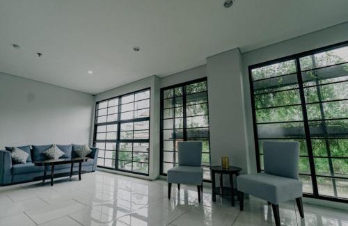 Kuningan House | Inviting Mendjangan Residence with Convenient Kitchen Access