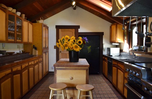 Redwood Valley Cabin | Secluded Mendocino County Estate Nestled in Nature's Embrace
