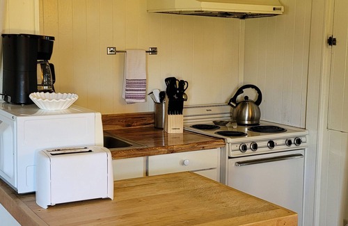 Mendocino Apartment | Cozy Mendocino Garden Studio #1 with Full Kitchen Amenities