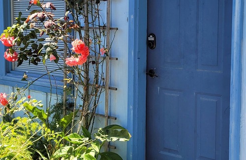 Mendocino Apartment | Cozy Mendocino Garden Studio #5 with Full Kitchen & Breakfast