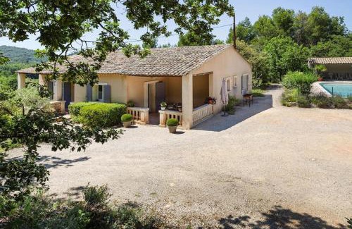 Menerbes House | Serene Holiday Home with Private Pool for Ideal Getaways
