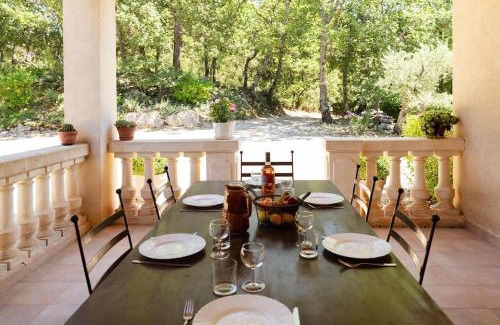 Menerbes House | Serene Holiday Home with Private Pool for Ideal Getaways