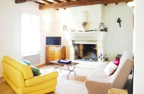 Menerbes House | Serene Holiday Home with Private Pool for Ideal Getaways