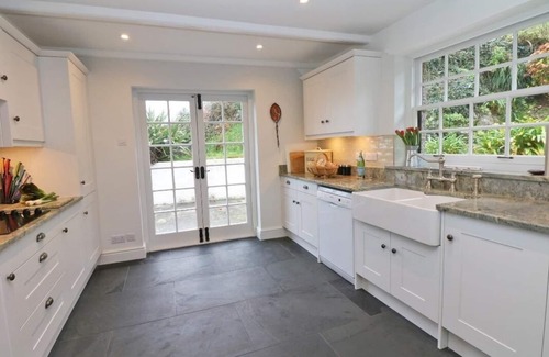 Cadgwith House | Pet-Friendly Mengarth: Relaxing Cottage Retreat in Cadgwith
