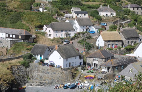 Cadgwith House | Pet-Friendly Mengarth: Relaxing Cottage Retreat in Cadgwith