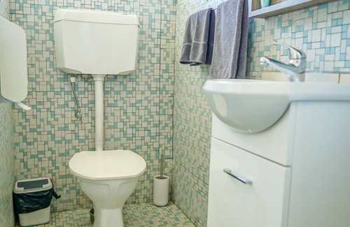 Bonney Hotel | Budget-Friendly Meningie's Waterfront Motel with Family Amenities