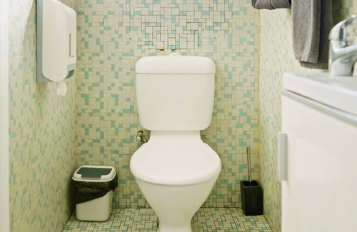 Bonney Hotel | Budget-Friendly Meningie's Waterfront Motel with Family Amenities