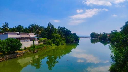 Mataram Villa | Relax at Meninting Beach Villa with Ocean View & Pool