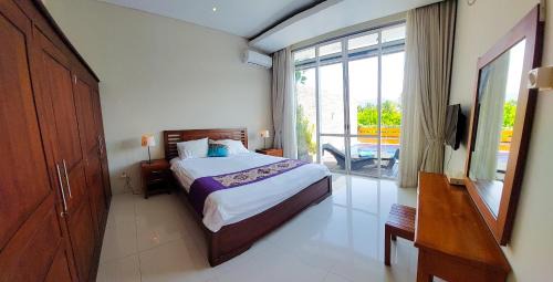 Mataram Villa | Relax at Meninting Beach Villa with Ocean View & Pool